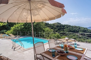Outdoor dining - Villa with private pool and sea view located between Chania and Rethymnon, Lake Kournas (Patima)