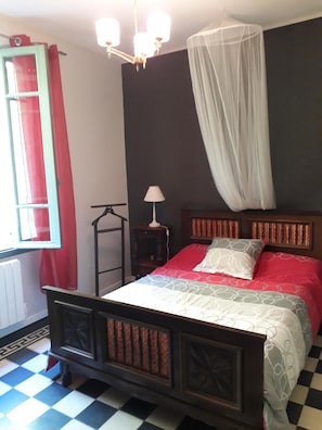 2 Schlafzimmer, Bügeleisen/Bügelbrett