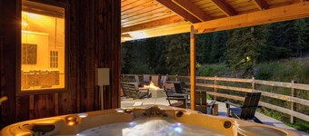 Chalet de luxe au bord du fleuve sur la rivière - Vues superbes / Activités GRATUITES / Jacuzzi et foyer à gaz / Concierge