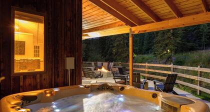 Slopeside Luxury Chalet -joella - Upeat näkymät / ILMAISET aktiviteetit / Hot Tub & Gas Firepit / Concierge