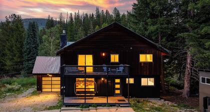 Slopeside Luxury Chalet On The River - Excelentes vistas / Actividades GRATUITAS / Jacuzzi y gas Firepit / Conserje