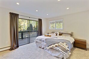 5 makuuhuonetta, ylelliset vuodevaatteet, silitysrauta/-lauta