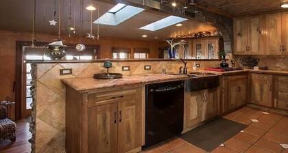 Stylish & Quiet 2BR, 2BA Eclectic Home in the Heart of Reno – Pet Friendly!