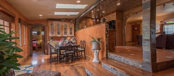 Stylish & Quiet 2BR, 2BA Eclectic Home in the Heart of Reno – Pet Friendly! 