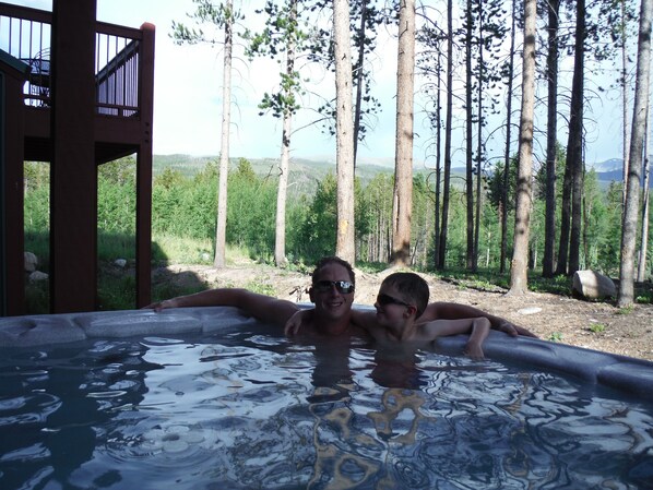 Tina de hidromasaje al aire libre