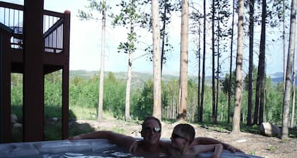 Beautiful Winter Park Townhouse- Downtown, Great Mtn Views, Private Hot Tub!