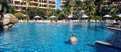 Outdoor pool, a heated pool