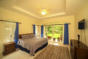 Apartamento, varias camas (Los Suenos Resort Colina 14E) | 2 dormitorios, decoración individual, mobiliario individual