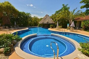 Appartement, meerdere bedden (Los Suenos Resort Colina 15C) | Zwembad | Een buitenzwembad