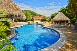 Appartement, meerdere bedden (Los Suenos Resort Colina 15C) | Buitenzwembad | Een buitenzwembad
