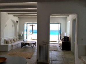 Téléviseur connecté, lecteur de DVD, livres, chaßne audio