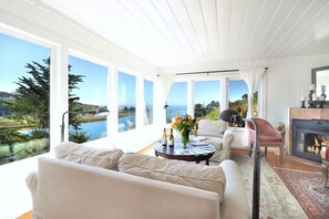 Smart TV, fireplace, DVD player, offices