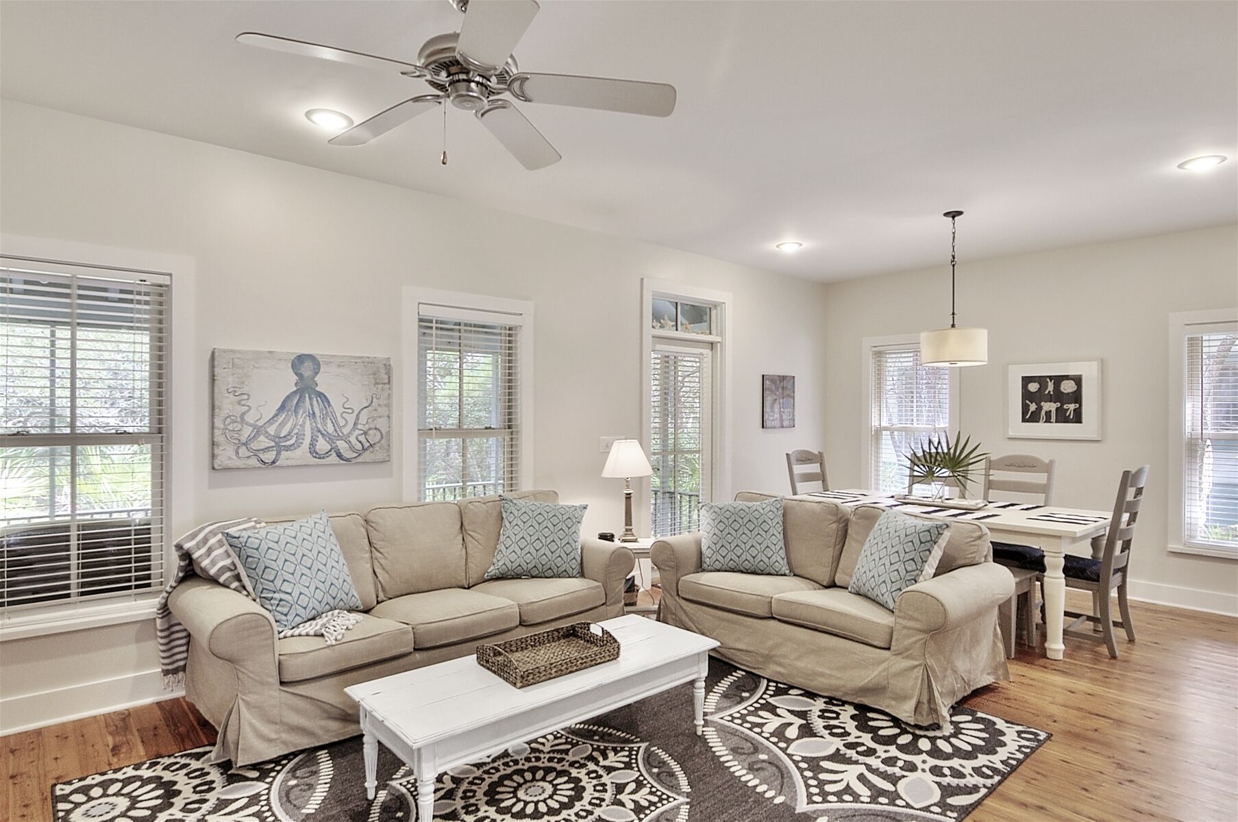 Large Screened Porch - Close to the Beach and Pool - 3 bikes Included - `Latitude Adjustment`