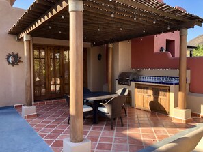 Outdoor dining - Bahia Encantada Elegant Casa Steps to Sea and Hotel (Nopolo, Loreto)