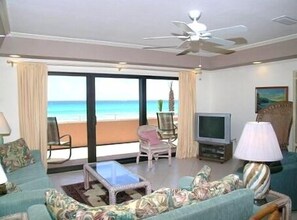 LIVING ROOM WITH GULF VIEW
