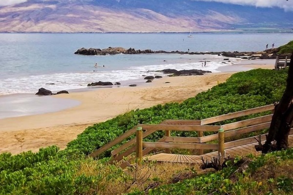 Ubicación cercana a la playa, tumbonas y toallas de playa