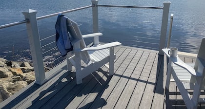 Come enjoy our dream ocean house. The focus is the views, sun, and food.