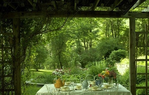 Grande maison de charme à côté du ruisseau historique de truite Beaverkill en Amérique.  