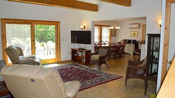 TV connectée, lecteur de DVD, livres, vidéothÚque