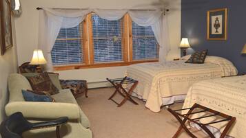 6 chambres, bureau, fer et planche Ă repasser, lit parapluie