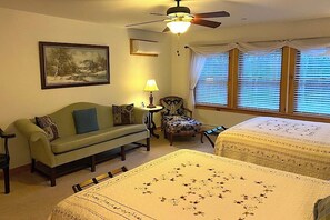 6 bedrooms, desk, iron/ironing board, travel cot