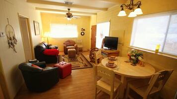 Télévision, cheminée, lecteur de DVD, chaßne hi-fi