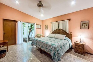 3 habitaciones, tabla de planchar con plancha, internet y ropa de cama 