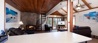 Pet Friendly - Affordable Ski in/Ski Out Condo - New Furniture - Views & Deck