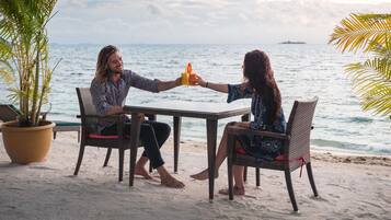 Aan het strand, wit zand, een gratis shuttleservice van/naar het strand