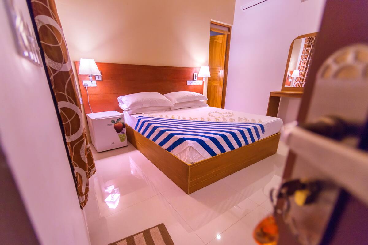 In-room safe, desk, soundproofing, iron/ironing board