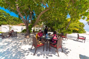 อาหารเช้าแบบคอนติเนนทัลทุกวัน (USD 5 ต่อคน)