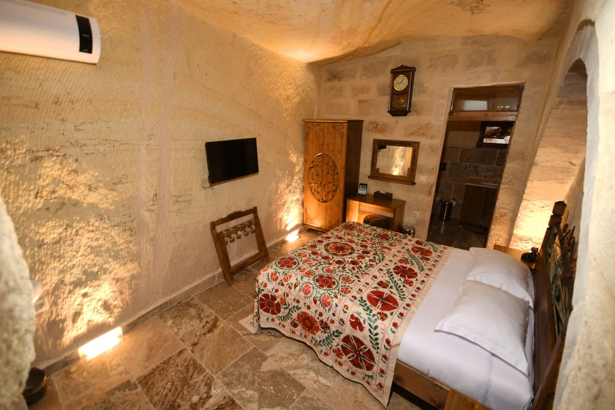Minibar, in-room safe, individually decorated, individually furnished