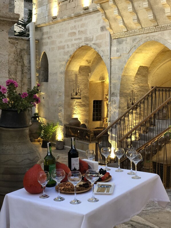 Terrace/patio - Nostalji Cave Suit Hotel (Ürgüp)