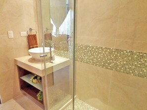 Apartment, 1 Bedroom | Bathroom | Shower, free toiletries, hair dryer, towels - Skyline 203 by PRP (Playa del Carmen)