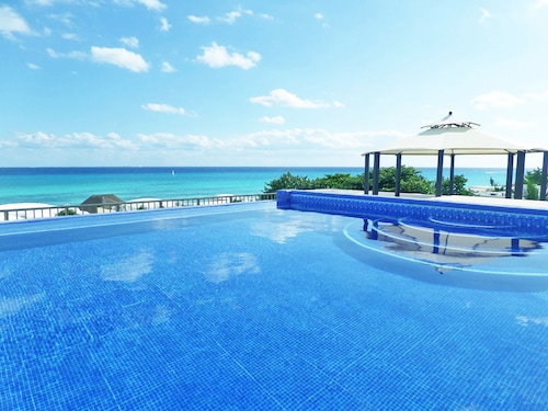 Villa Izcalli by PRP