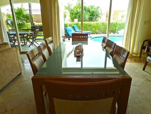 Villa, 4 chambres | Restauration dans la chambre