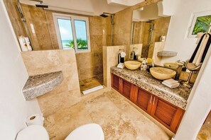 Villa, 4 Bedrooms | Bathroom | Combined shower/tub, deep soaking tub, free toiletries, hair dryer - Villa Mar Azul by PRP (Tulum)