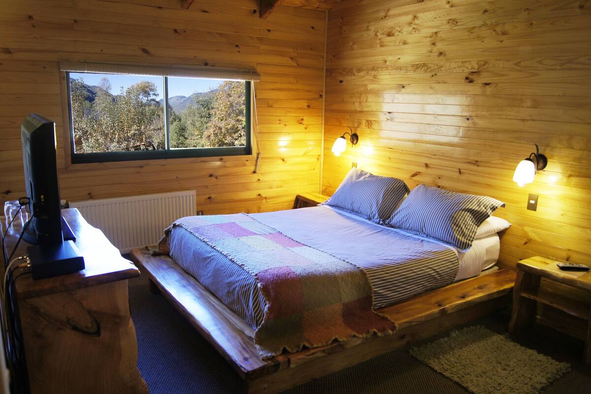 Double Room, 1 Double Bed, Private Bathroom | In-room safe, individually decorated, individually furnished, bed sheets