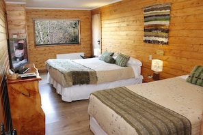 Triple Room, 1 Bedroom, Private Bathroom | In-room safe, individually decorated, individually furnished, bed sheets