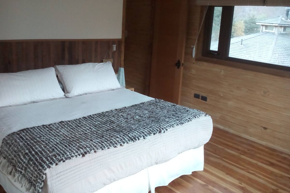 Comfort Quadruple Room, 2 Bedrooms, Private Bathroom (Tineo) | In-room safe, individually decorated, individually furnished, bed sheets