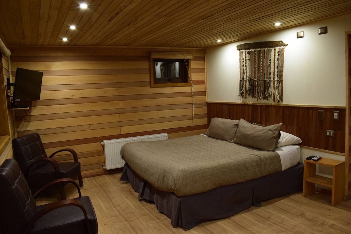 Double Room, 1 Double Bed, Accessible, Private Bathroom (Mañio) | In-room safe, individually decorated, individually furnished, bed sheets