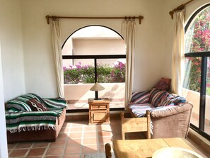 Books - Amazing Ocean Views, Kayaks, Snorkeling, Fast Wi-Fi, Pickleball, Near Beach. (Los Barriles)