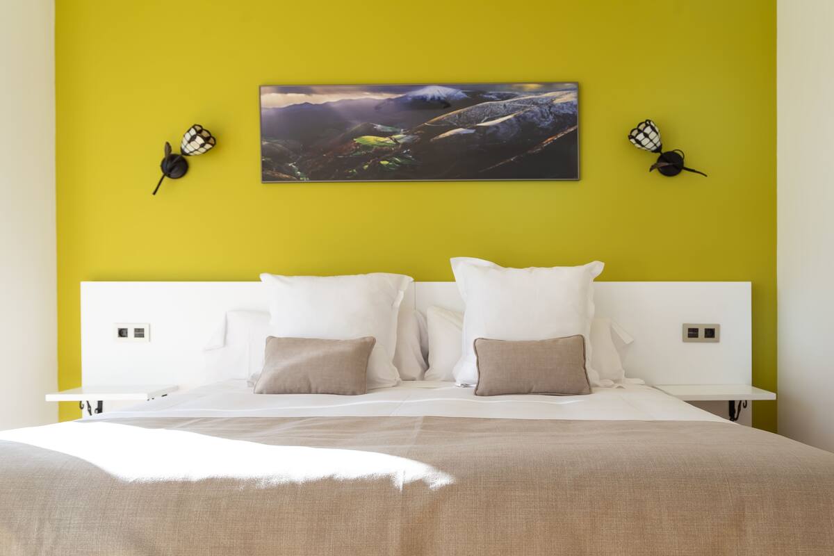 Twin Room, Non Smoking | In-room safe, iron/ironing board (on request), WiFi (free), bed sheets