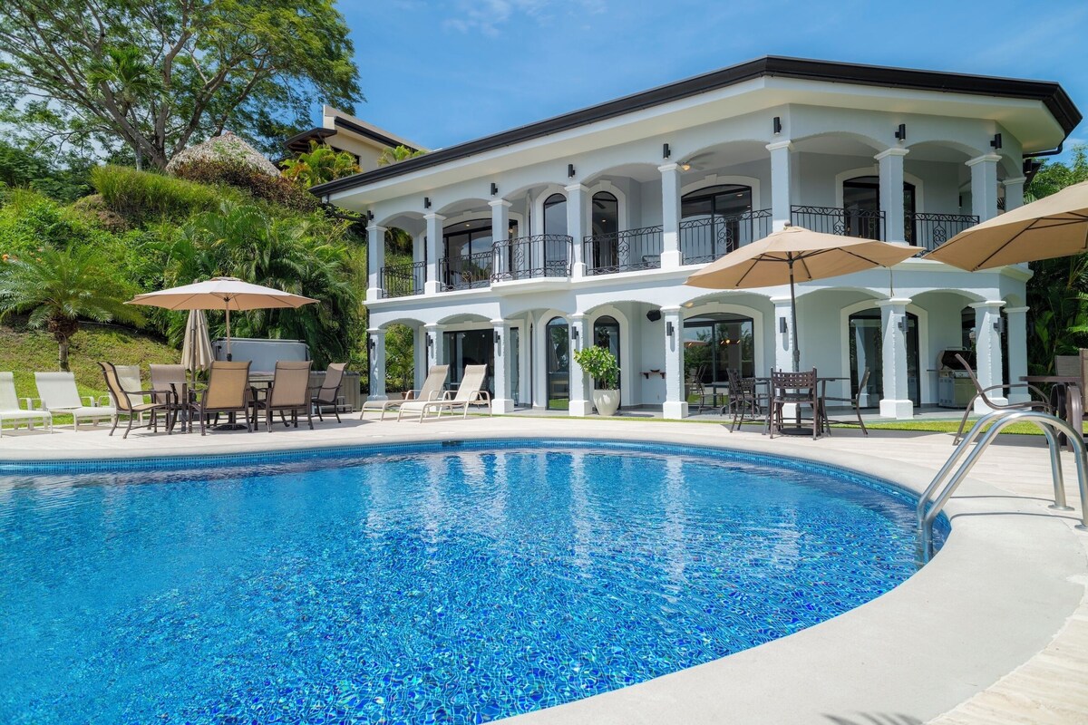 House, 6 Bedrooms, Pool View (Patron) | Terrace/patio