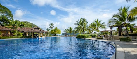 3 kolam renang outdoor