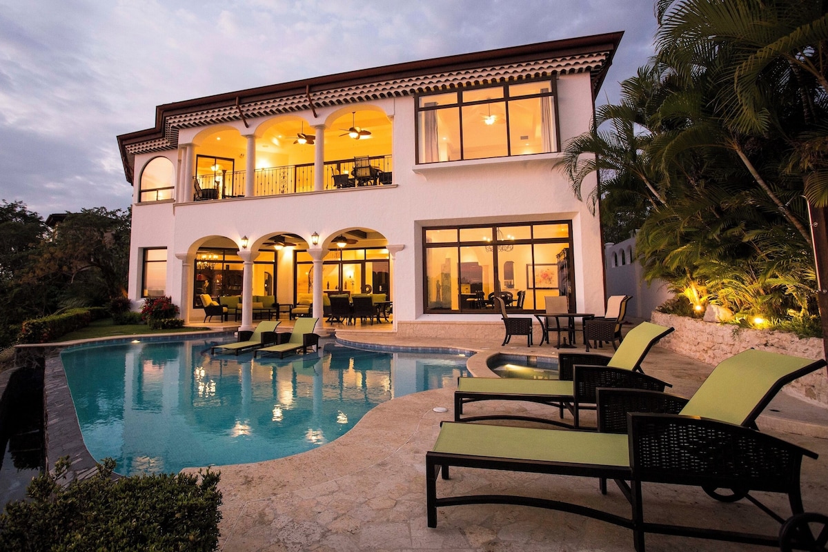House, 5 Bedrooms, Ocean View (Puesta del Sol) | 2 bedrooms, premium bedding, in-room safe, desk