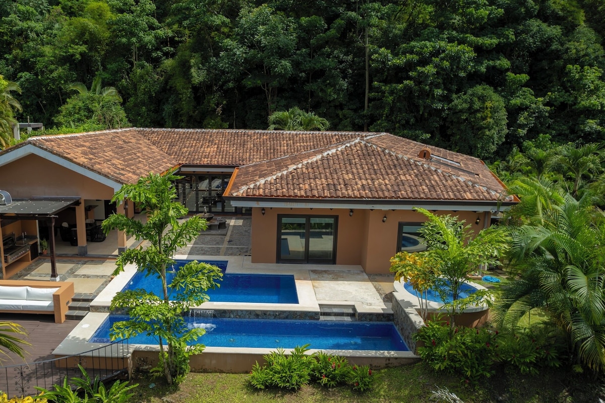 House, 4 Bedrooms, Pool View (Plazoleta) | 2 bedrooms, premium bedding, in-room safe, desk