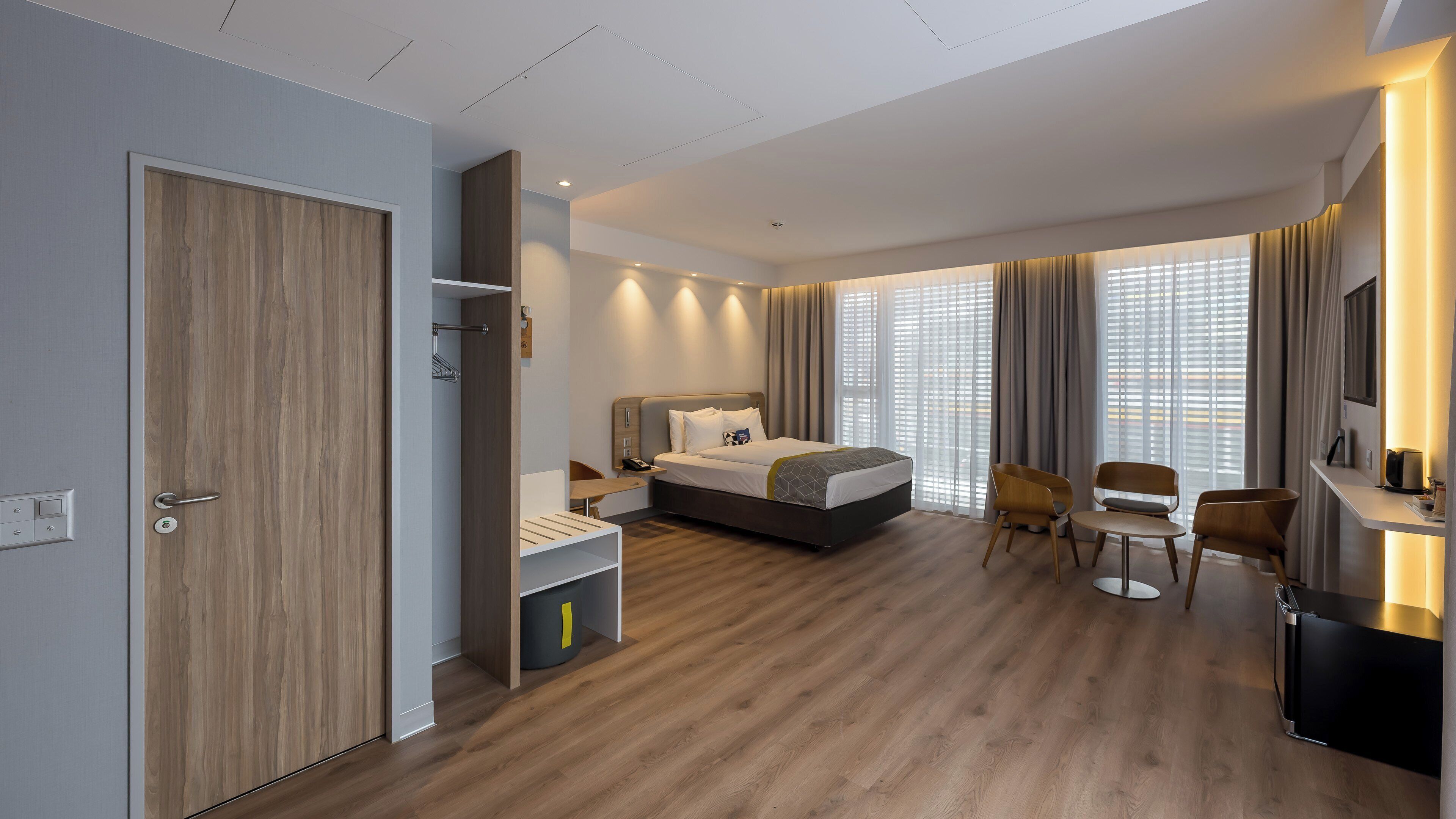 Suite, 1 Double Bed with Sofa bed, Mountain View (Free Breakfast) | Blackout drapes, soundproofing, iron/ironing board, WiFi (free)