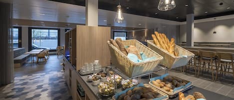 Petit déjeuner buffet compris en semaine