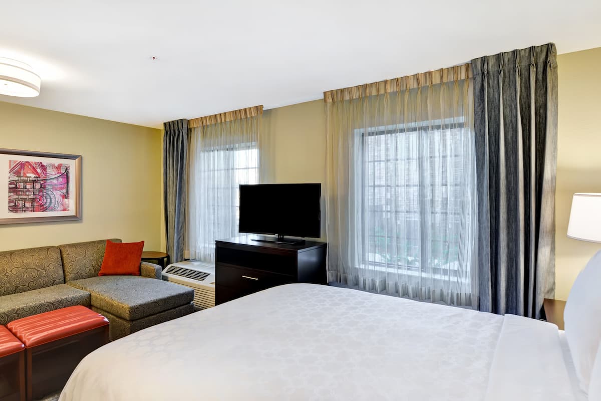 Premium bedding, down duvets, desk, blackout curtains